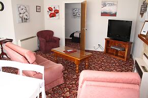 Motel Mayfair on Cavell