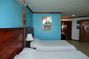 Fish Hook Marina & Lodge
