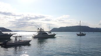 Fish Hook Marina & Lodge