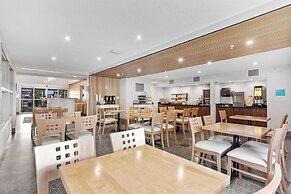 Home Inn and Suites Lloydminster