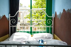 The Flying Pig Uptown Hostel