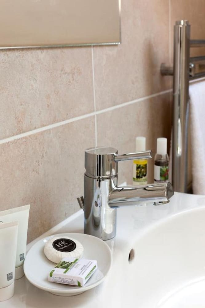 2 Crescent Gardens