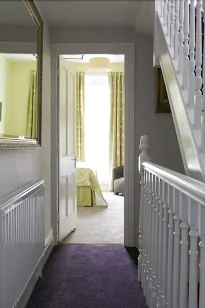 2 Crescent Gardens