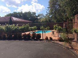 Nunawading Motor Inn