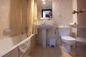 Apartamentos Cala LLonga Playa Ibiza