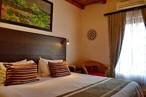 Oakhurst Hotel