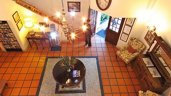 Oakhurst Hotel