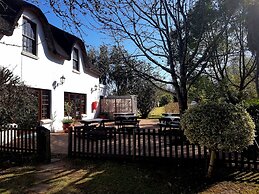 Oakhurst Hotel