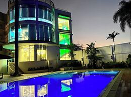 The Avenue Plaza Hotel