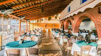 Costa Alegre Hotel & Suites