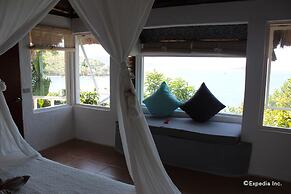 Al Faro Cosmio Hotel