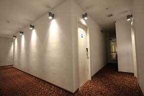 Sandy Hotel