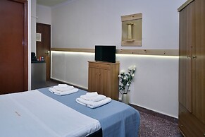 Nikolas Rooms