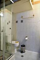 Nikolas Rooms