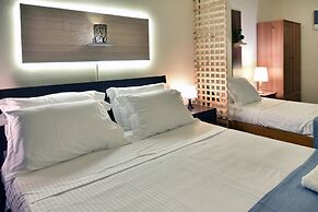 Nikolas Rooms