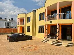 The Mugabi's Spacious Private Room