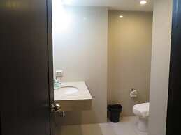 7C - 2 Bedroom Downtown Apartment With Shared Pool
