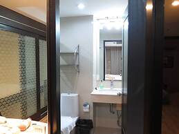 7C - 2 Bedroom Downtown Apartment With Shared Pool