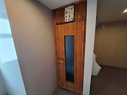 7C - 2 Bedroom Downtown Apartment With Shared Pool