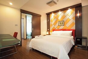 7C - 2 Bedroom Downtown Apartment With Shared Pool