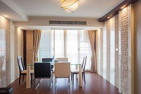 7C - 2 Bedroom Downtown Apartment With Shared Pool