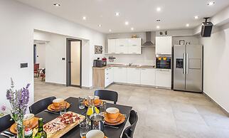 House Anavi