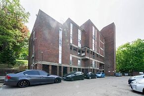 Livestay - 2 Bed Apt, Free Parking in Luton