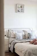 Livestay - 2 Bed Apt, Free Parking in Luton