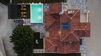Villa Whitestone