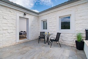 Villa Whitestone