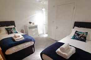 Livestay - Modern Spacious 2 Bed 2 Bath Apartment