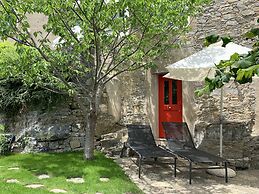 1 Bed Cottage Sleeps 4 Private Garden - Pool