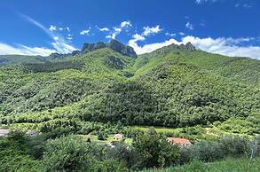 1 Bed Cottage Sleeps 4 Private Garden - Pool