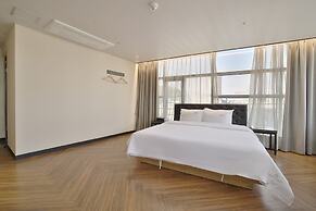 Platinum Hotel