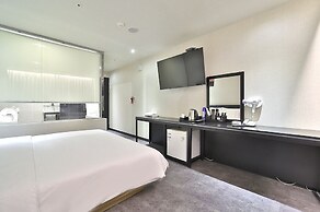 Platinum Hotel