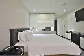 Platinum Hotel