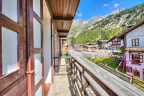 Monterosa Cozy Apartment 200m From Ski