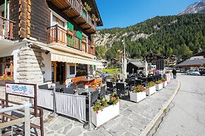 Monterosa Cozy Apartment 200m From Ski