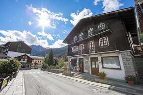 Monterosa Cozy Apartment 200m From Ski