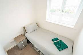 Bright & Airy 3BR Home with Parking