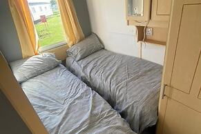 Caravan - Sleeps 4 - Parking - 10mins To Beach