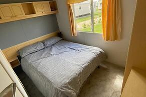 Caravan - Sleeps 4 - Parking - 10mins To Beach