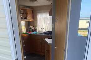 Caravan - Sleeps 4 - Parking - 10mins To Beach