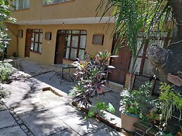 POSADA BUGAMBILIAS