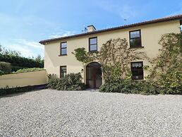 Tilladavin House