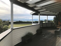 Bluff Hill Lighthouse B&B