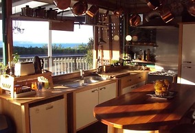 Bluff Hill Lighthouse B&B