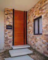 Travelholic Residence Golden Gates