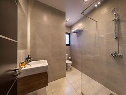 Travelholic Residence Golden Gates