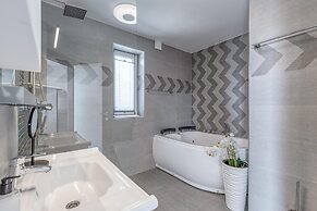 Pool & Whirlpool Art Villas